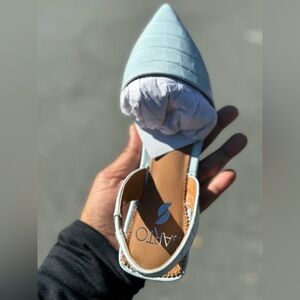 Franco Sarto Graydon Blue leather sandals.